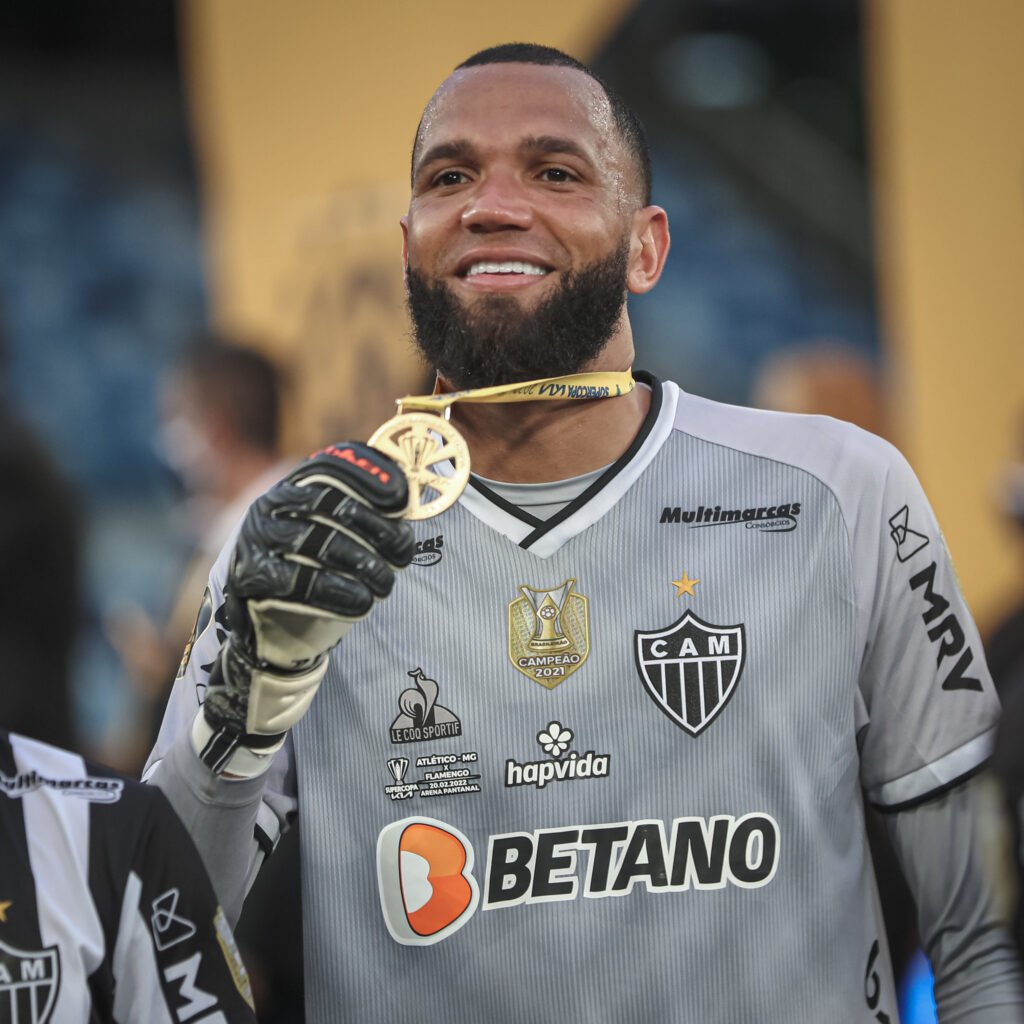 Goleiro Éverson entra no radar de equipe de Série A para a próxima temporada.