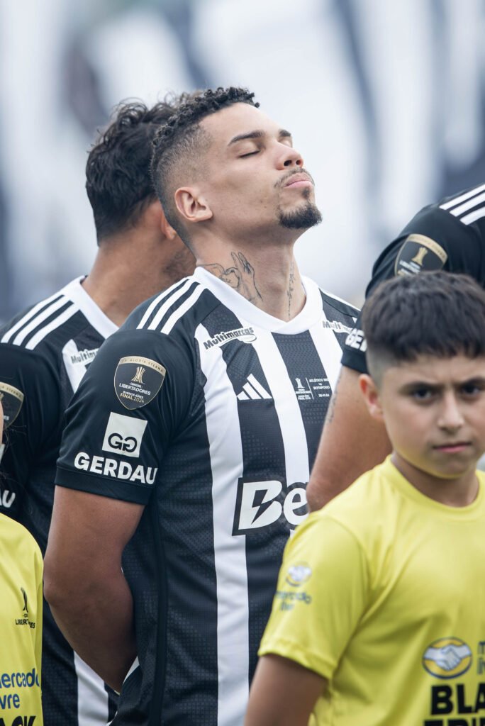 Atacante alvinegro revela necessidade de cirurgia e preocupa os torcedores do Galo.