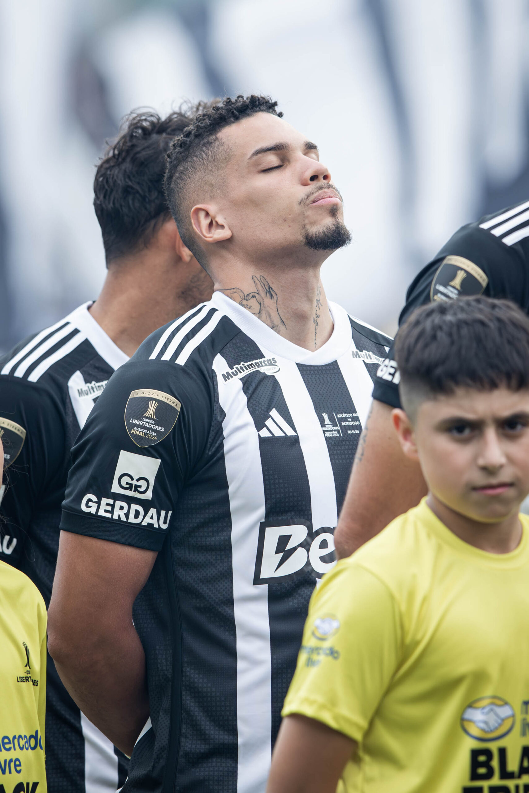 Atacante alvinegro revela necessidade de cirurgia e preocupa os torcedores do Galo.