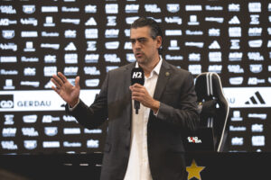 CSO do Atlético reclama de dois lances específicos da arbitragem no Equador