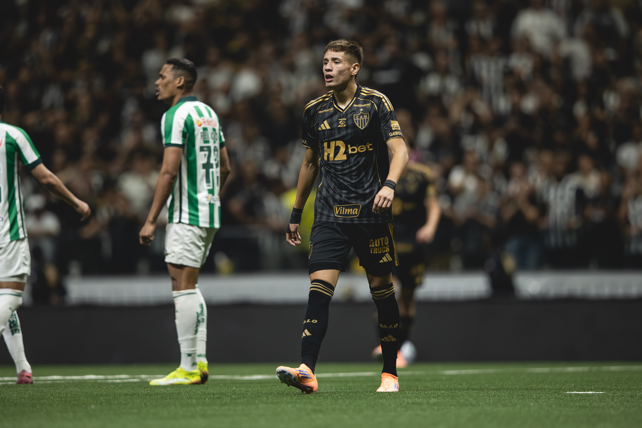 Ivan Róman em ação com a camisa do Atlético