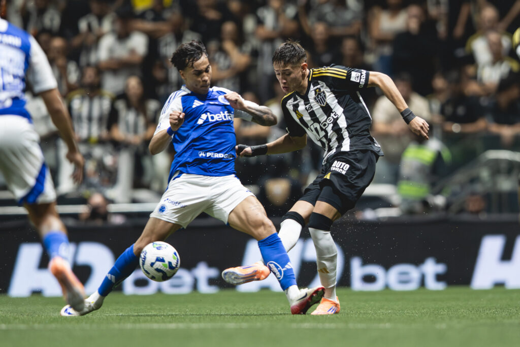 Román teve constatada lesão na mão direita, diferente do que foi apontado pelo boletim médico do Chile