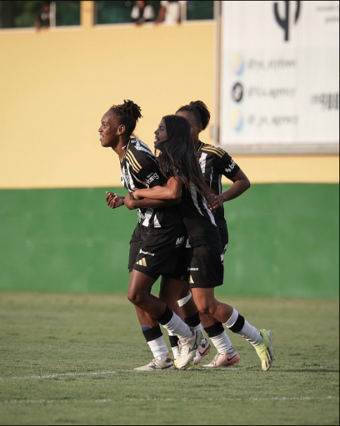 Vingadoras lutam mas cedem empate em clássico