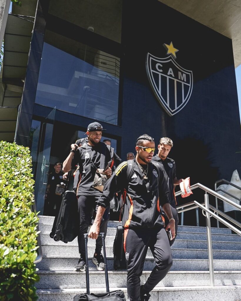 Elenco do Atlético já embarcou para o Paraguai