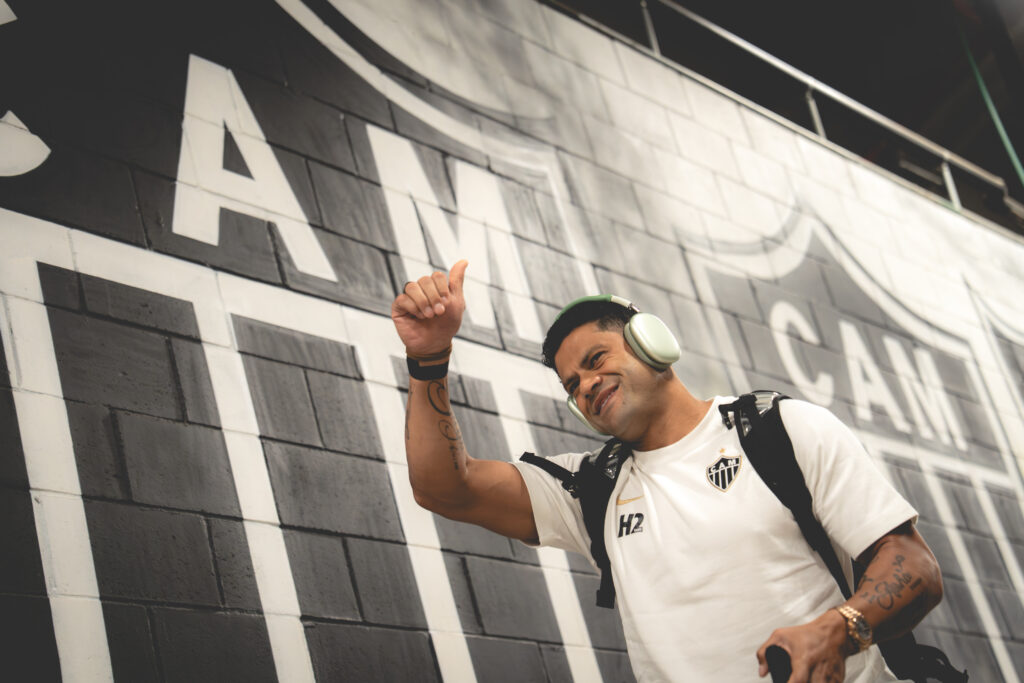 Hulk na chegada da delegação à Arena MRV, antes do jogo contra o Flamengo.