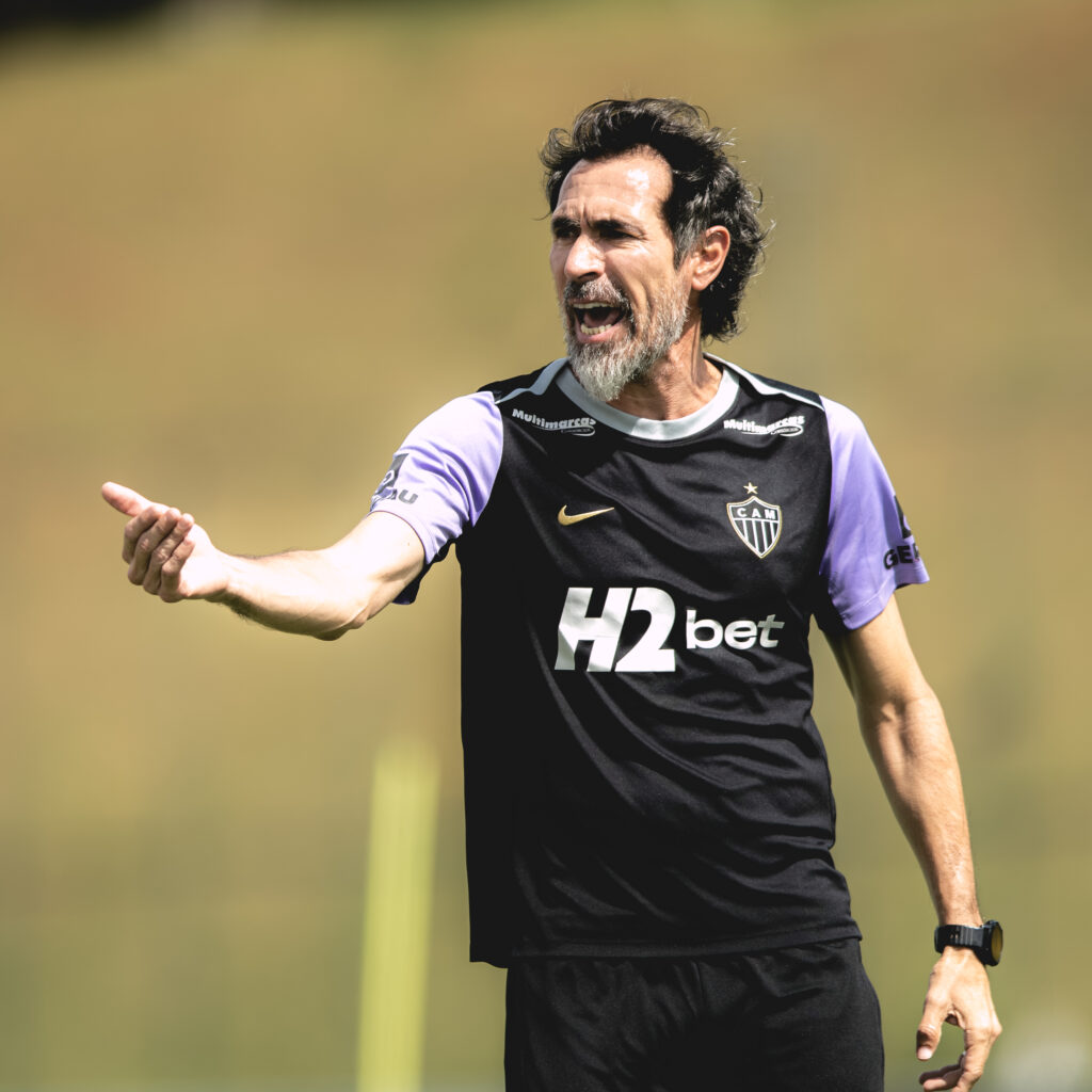 Eduardo Domínguez em treino na Cidade do Galo.