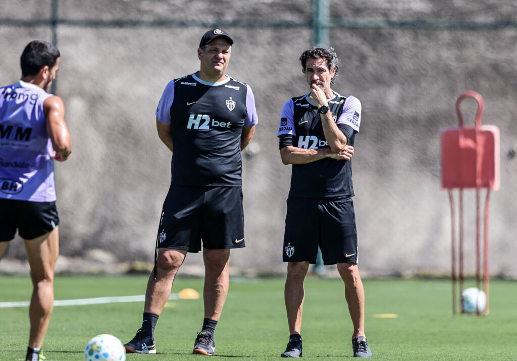Eduardo Domínguez em treino na Cidade do Galo.