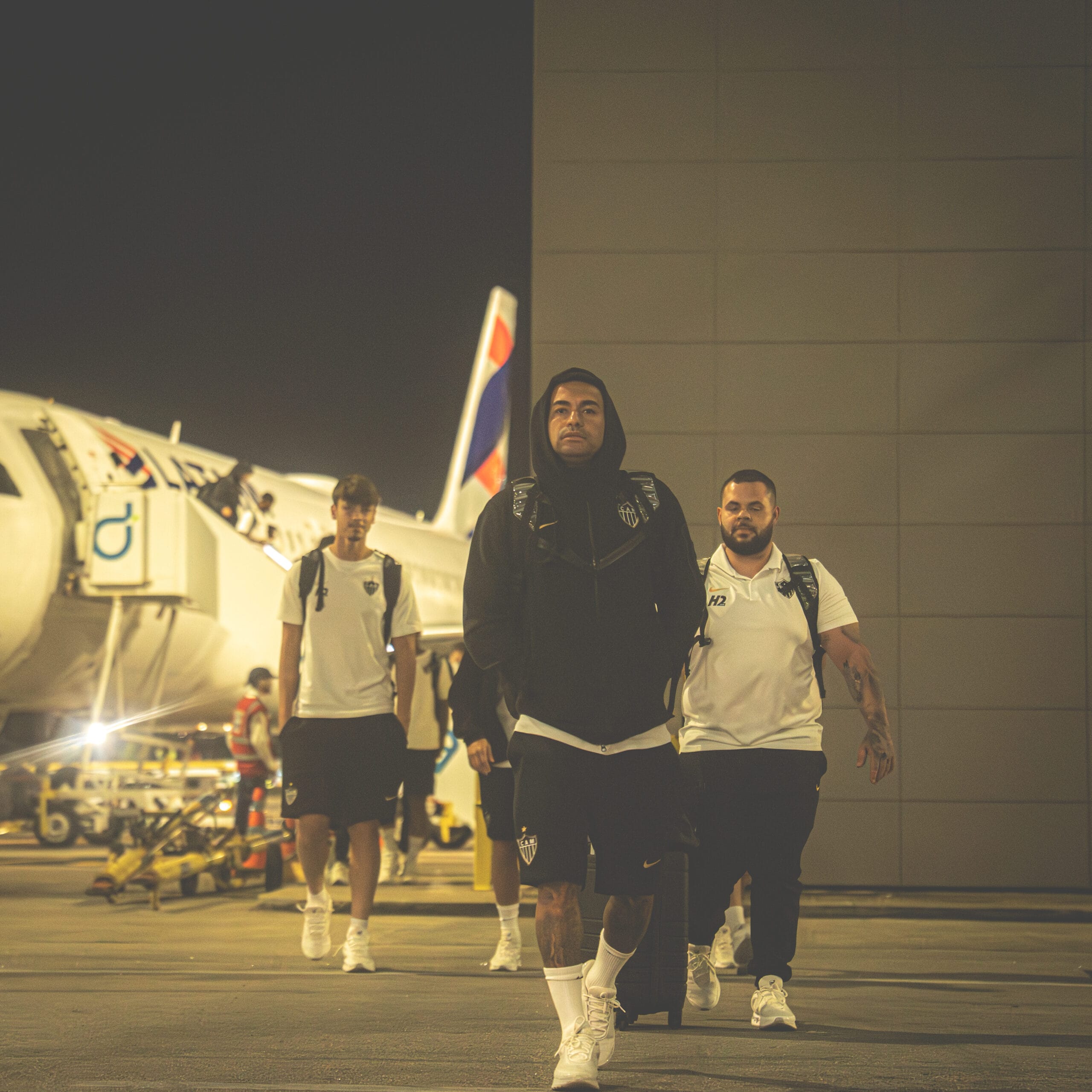 Galo desembarca na capital cearense para enfrentar o Ceará, pela partida de volta da quinta fase da Copa do Brasil.