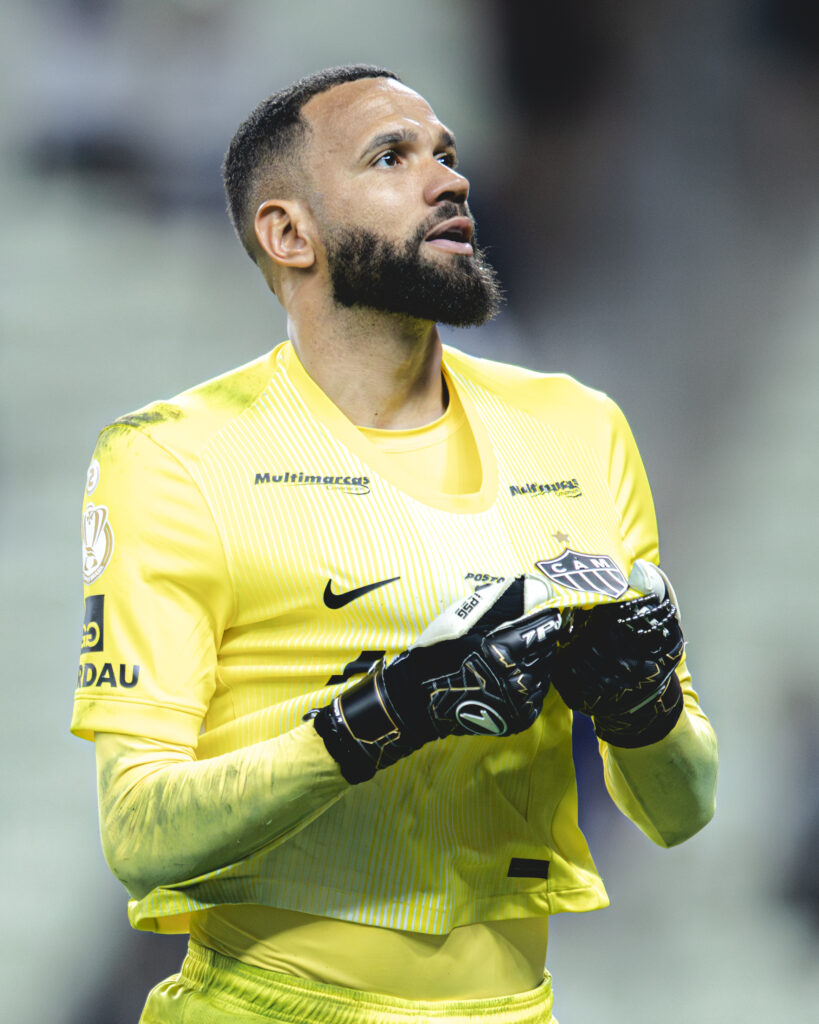 Éverson após disputas de pênaltis contra o Ceará pela Copa do Brasil.