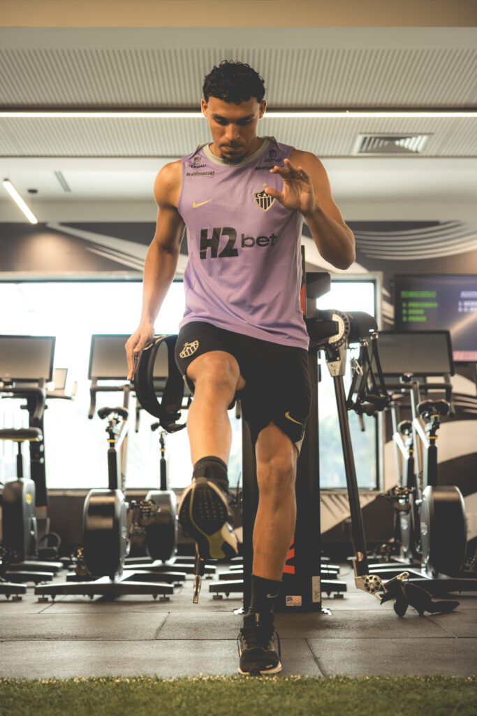 Victor Hugo em treino na Cidade do Galo
