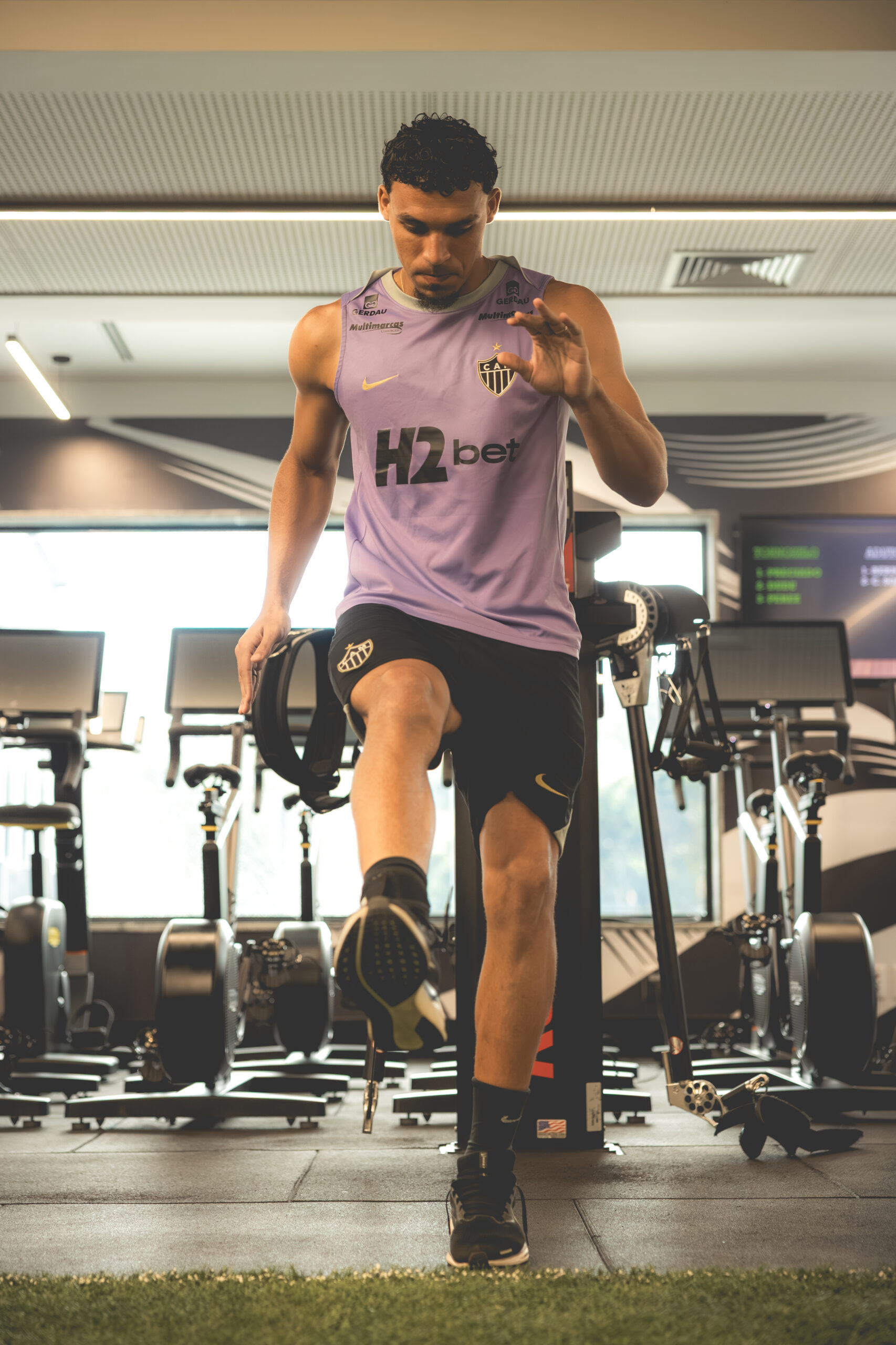 Victor Hugo em treino na Cidade do Galo
