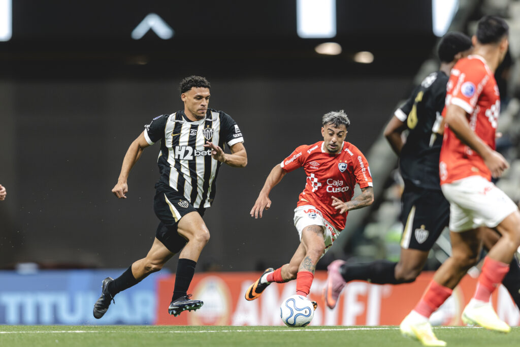 Victor Hugo volta à atuar pelo Galo contra o Cienciano.