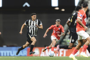 Victor Hugo volta à atuar pelo Galo contra o Cienciano.
