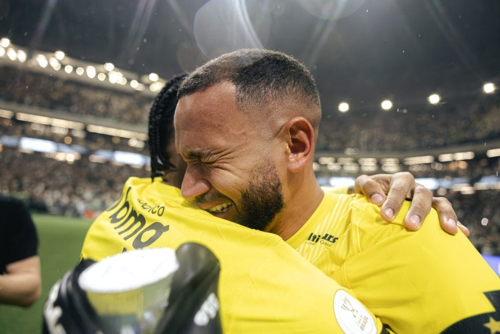 Everson revela drama antes do clássico e Lasmar confirma lesão no pé